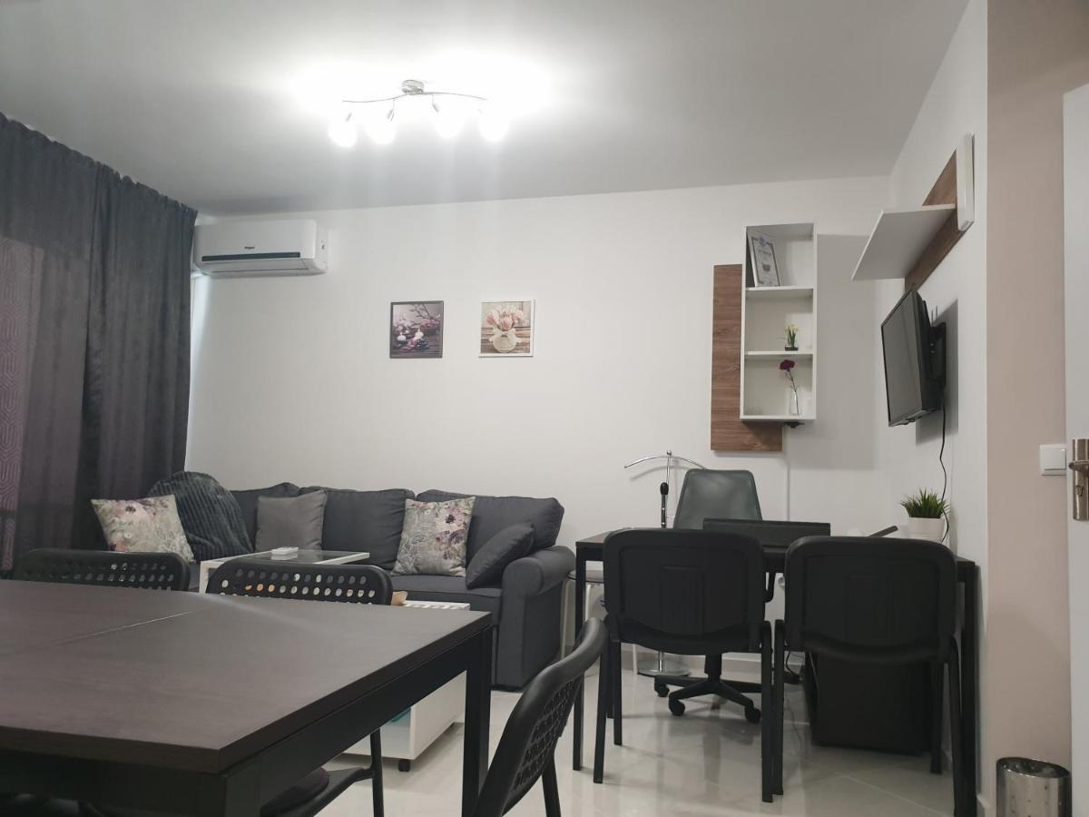 New The Twins Varna Two-Bedroom, Apt 5 At 15 Tsani Ginchev Street, Floor 3 Dış mekan fotoğraf