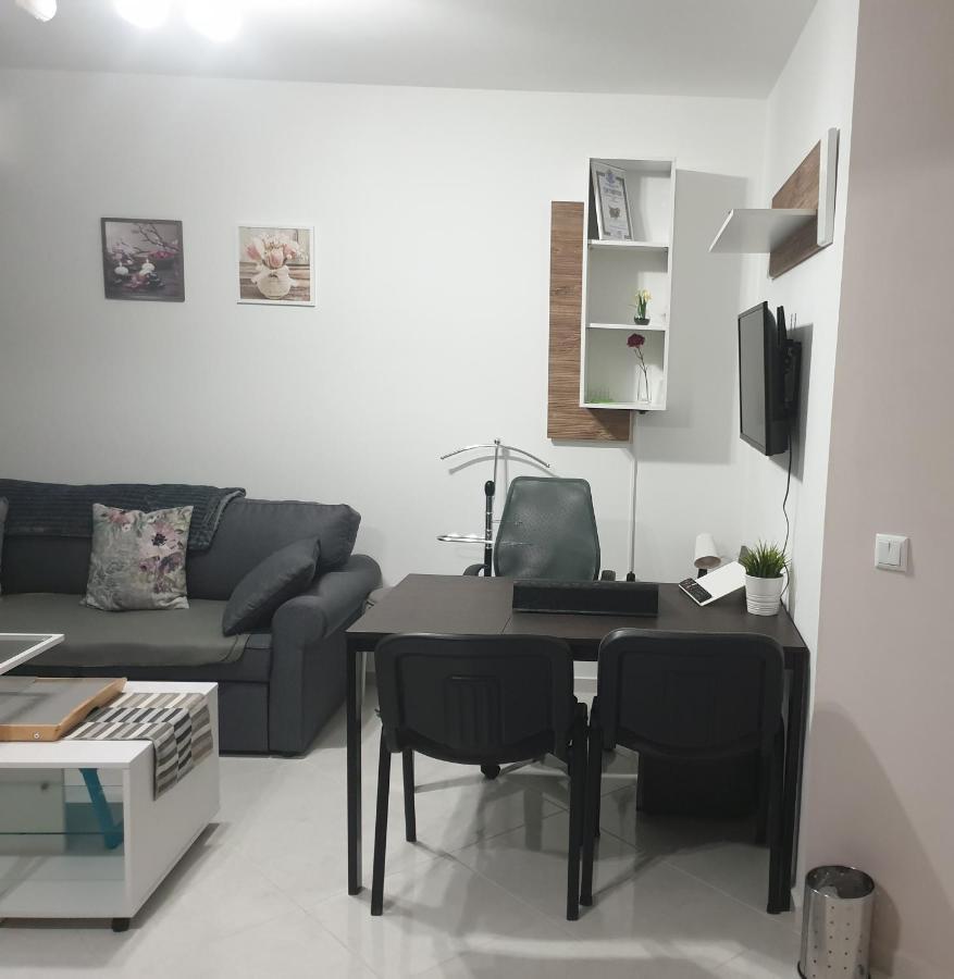 New The Twins Varna Two-Bedroom, Apt 5 At 15 Tsani Ginchev Street, Floor 3 Dış mekan fotoğraf